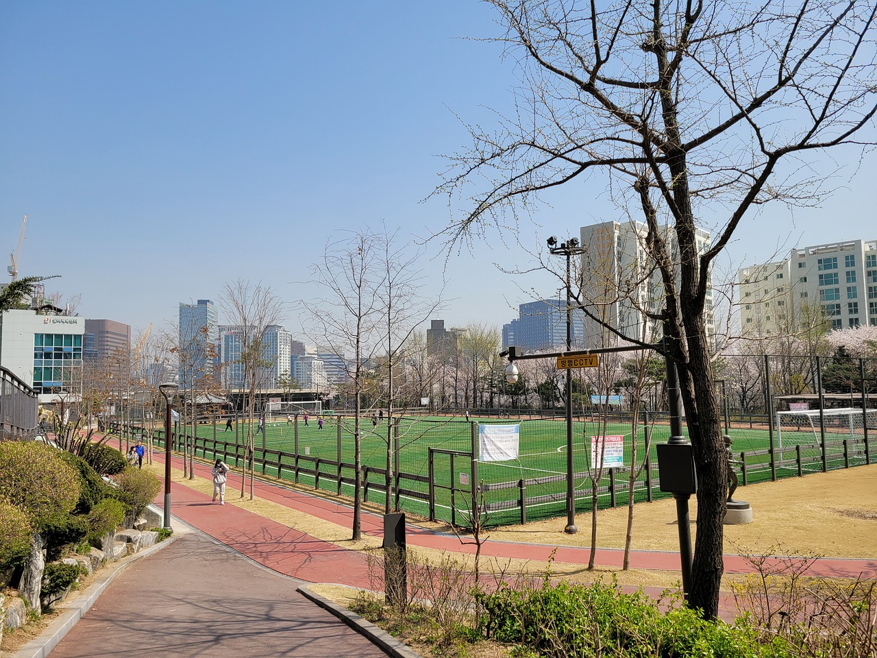 湖人末节爆发战胜掘金