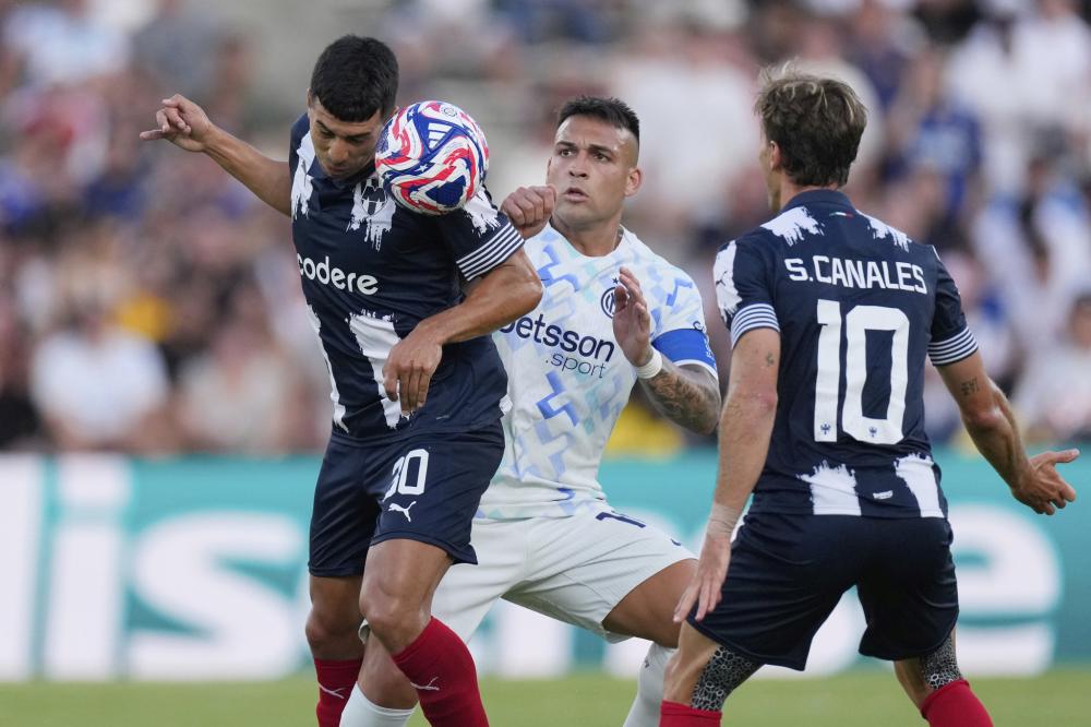 皇马帅位不稳，阿隆索可能被解雇，阿韦罗亚或成替代者，球员与主帅责任争议。